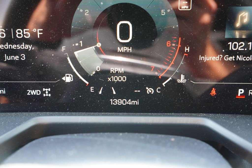 Used 2025 White Frost Tricoat GMC Elevation image 7