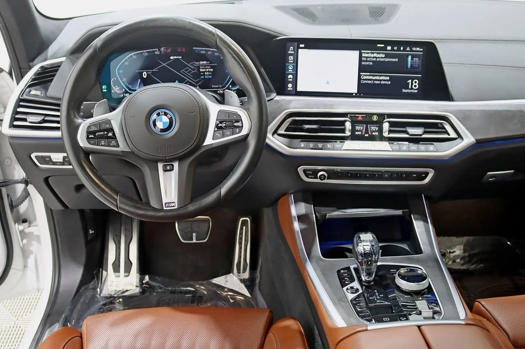 Used 2023 White BMW xDrive45e image 16