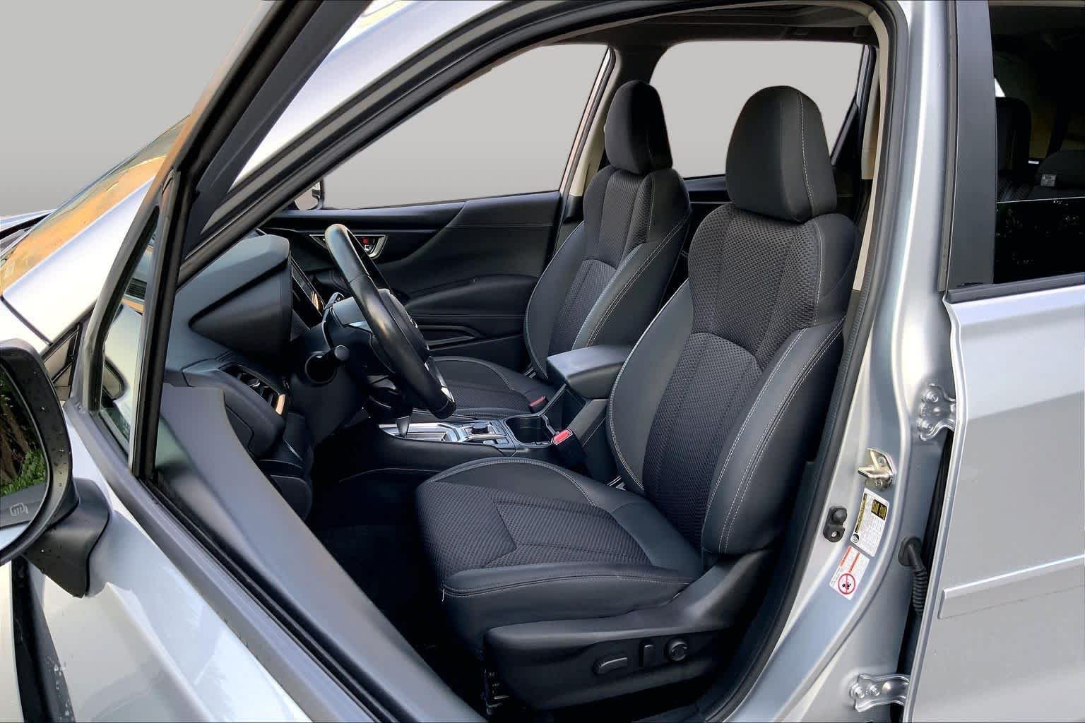 Used 2020 Ice Silver Metallic Subaru Premium image 9