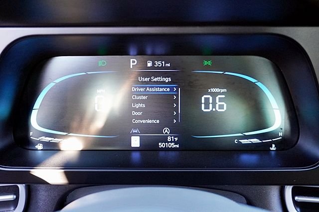 Used 2024 Black Hyundai SE image 29