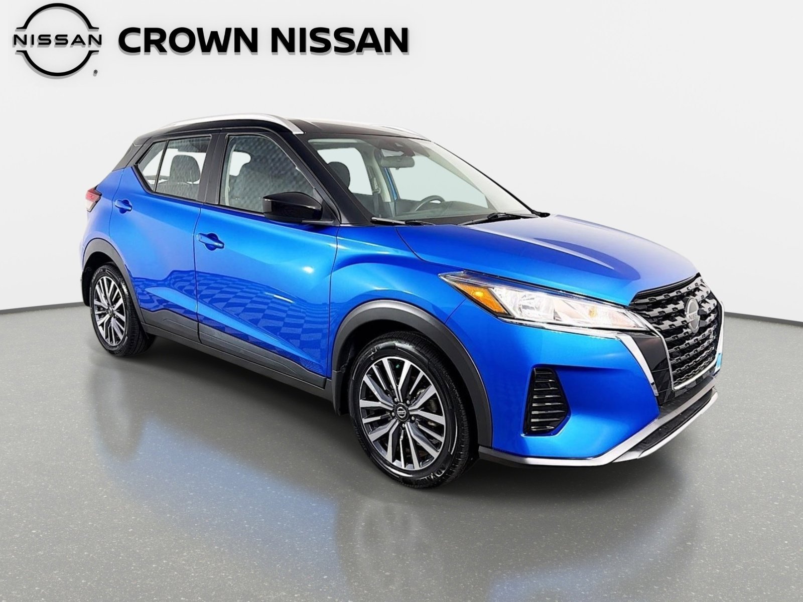 Used 2021 Electric Blue/Super Black Nissan SV image 3