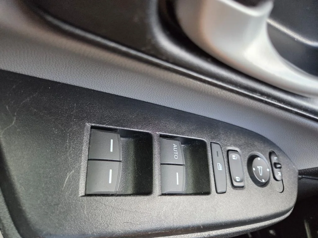 Used 2018 Red Honda LX image 19