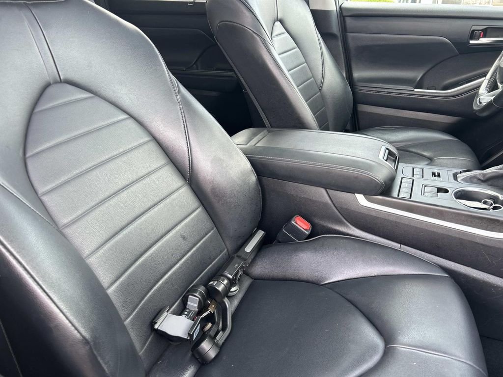 Certified Used 2022 Magnetic Gray Metallic Toyota XLE image 25