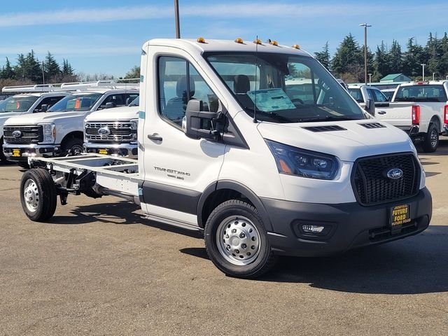 New 2025 Oxford White Ford Cutaway image 1