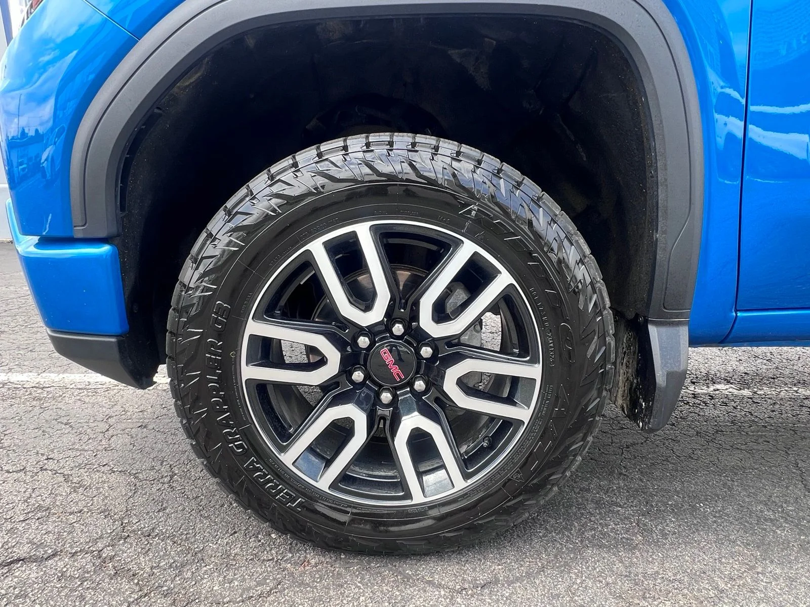 Used 2024 Blue Metallic GMC AT4 image 17