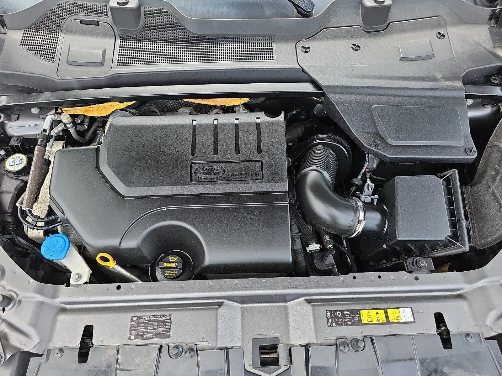 Used 2018 Gray Land Rover SE image 32