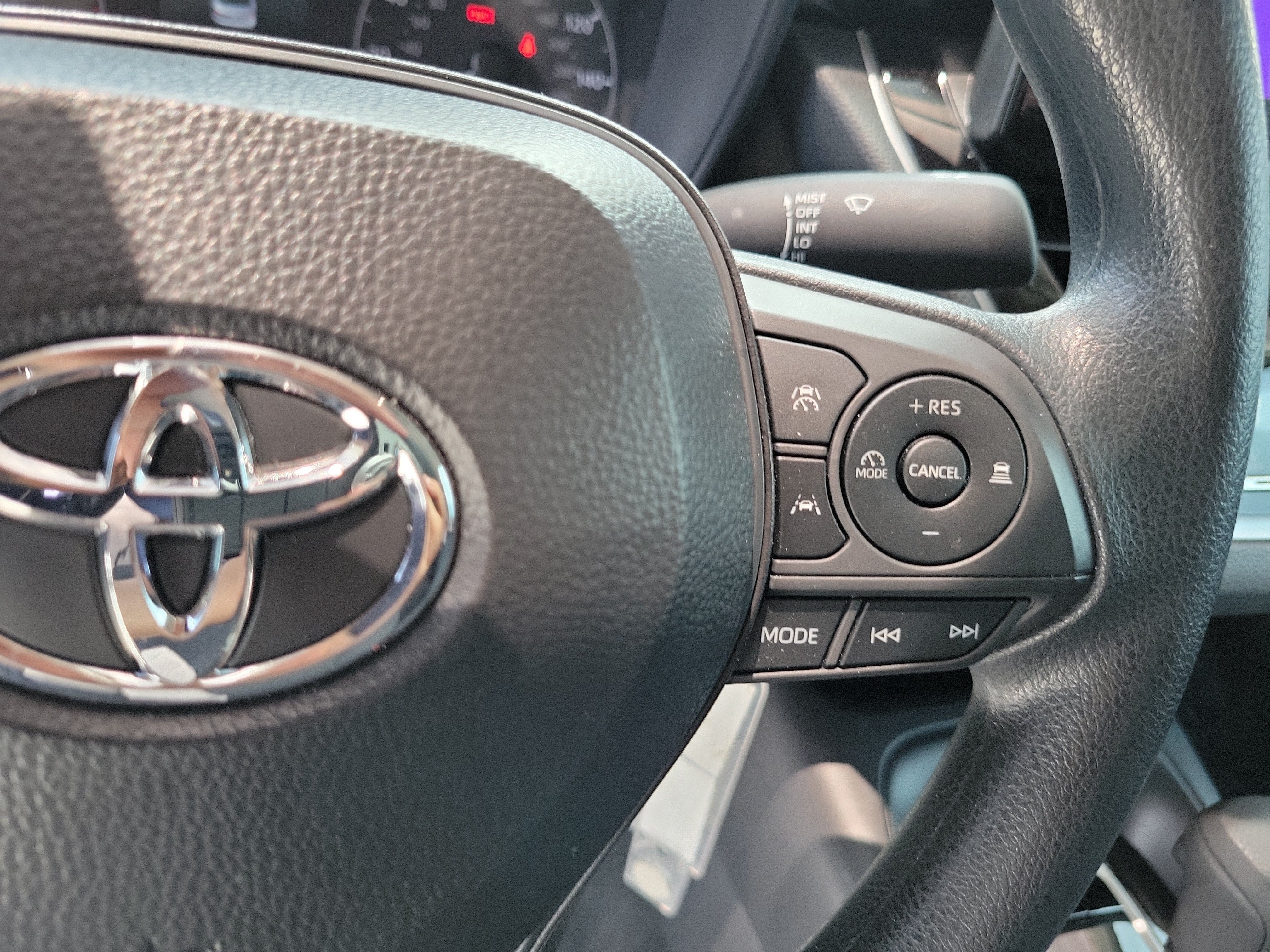 Used 2025 Underground/Mid Blk Met Toyota LE image 26