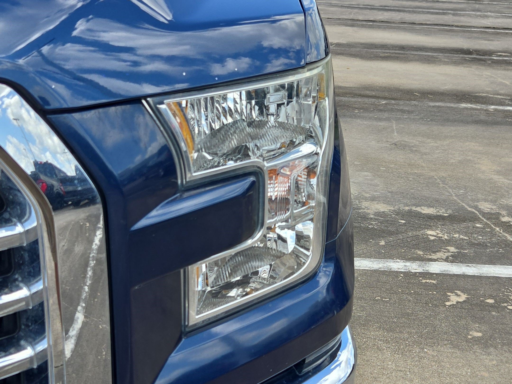 Used 2015 Blue Jeans Metallic Ford XLT image 9