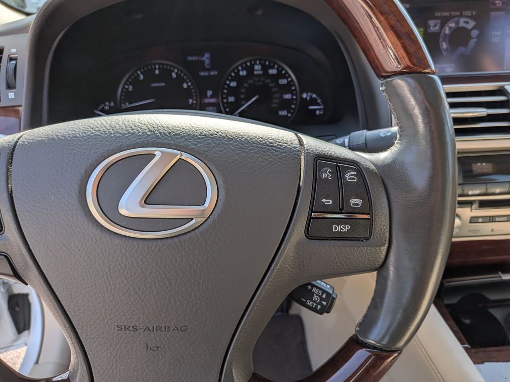 Used 2013  Lexus 460 image 14