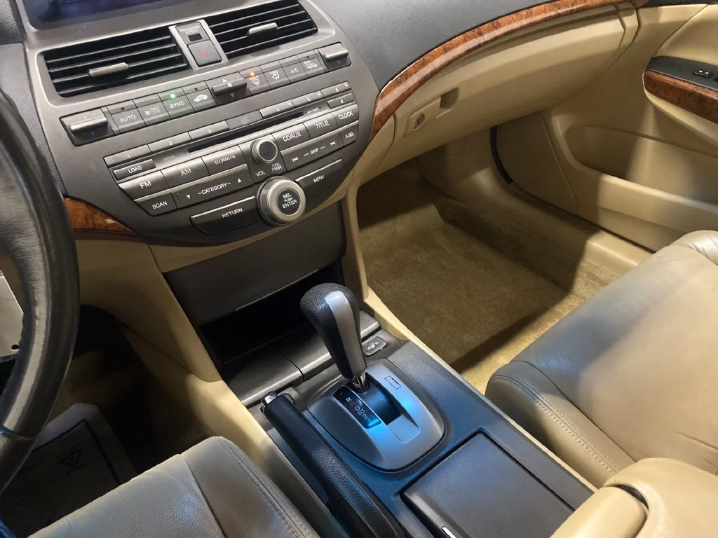 Used 2012 White Honda EX-L image 20