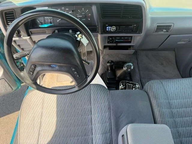Used 1994 Green Ford XLT image 3