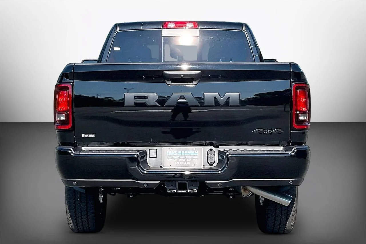 New 2026 Diamond Black Crystal Pearlcoat RAM  image 7
