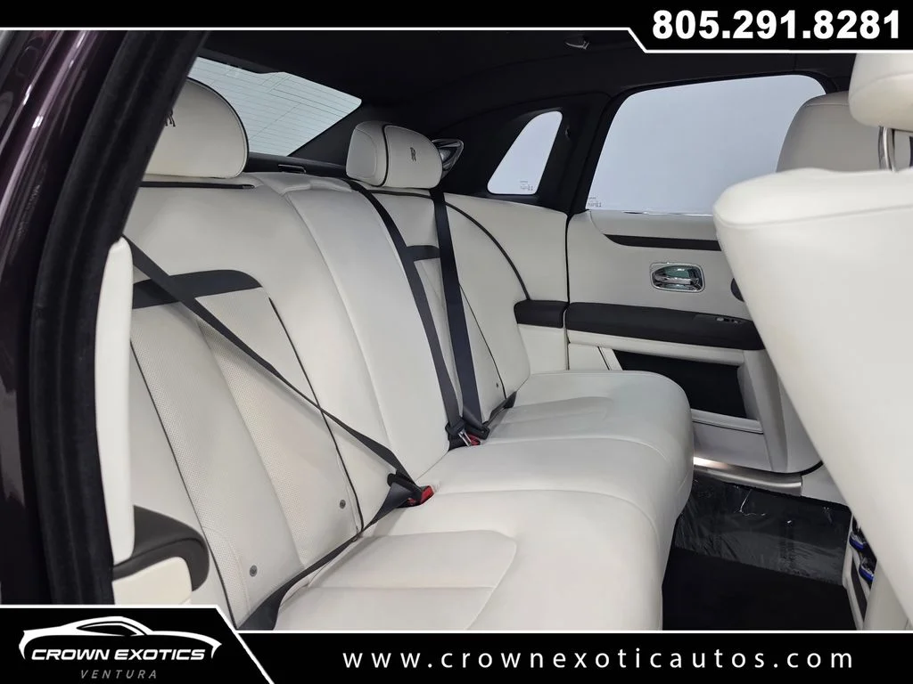 Used 2023 Purple Rolls-Royce Base image 32