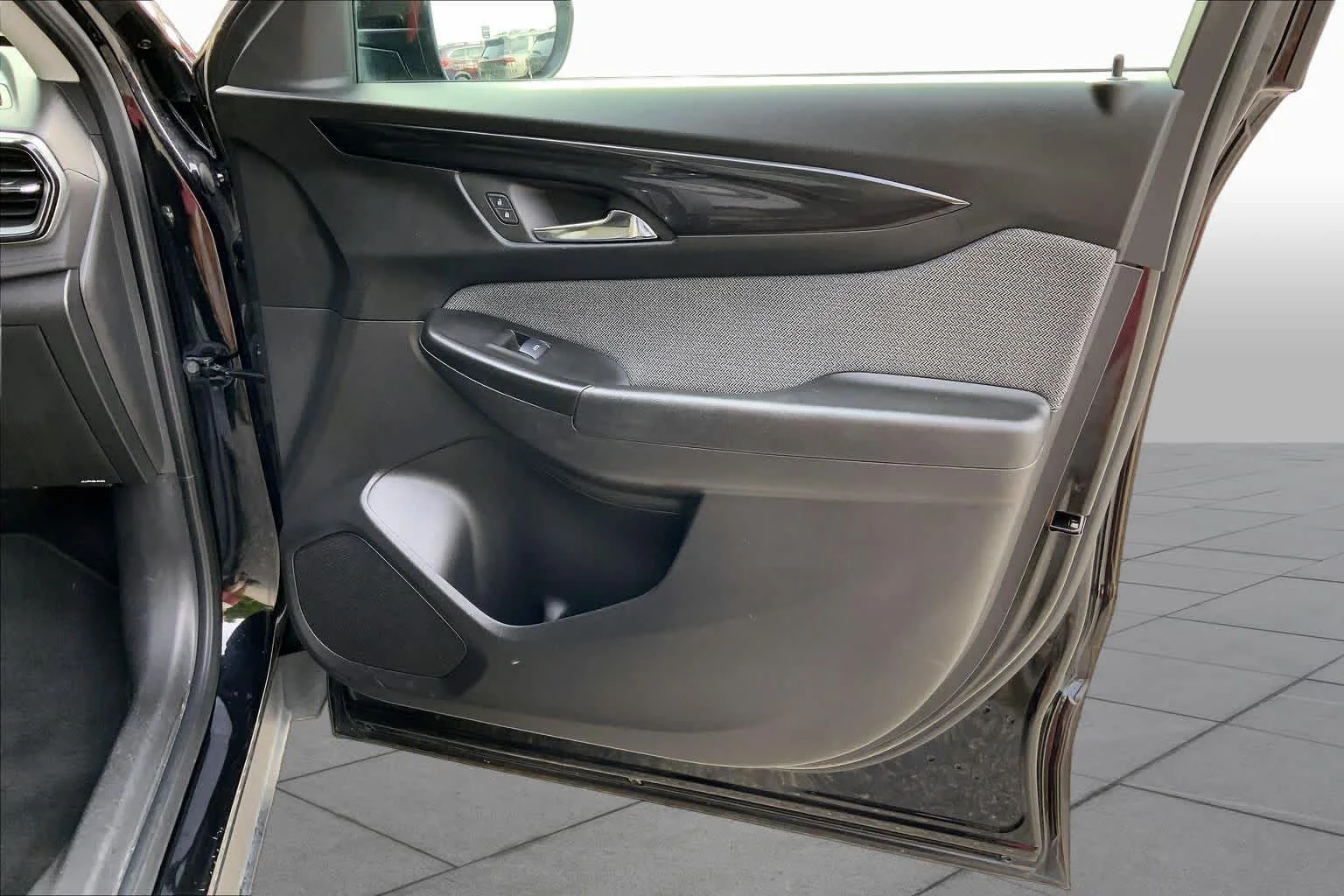 Used 2025 Mosaic Black Metallic Chevrolet LT image 22