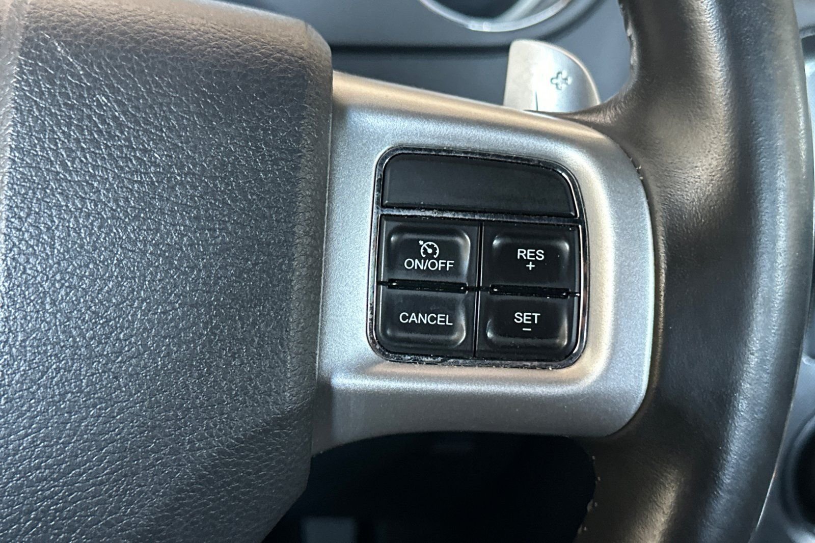 Used 2013 White Dodge SXT image 24
