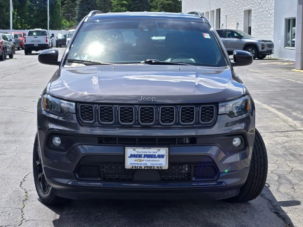 Used 2024 Gray Jeep Latitude 4x4 image 4