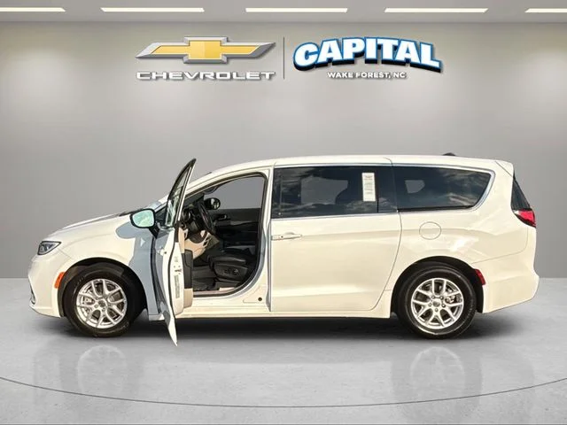 Used 2024 White Chrysler Touring L image 9