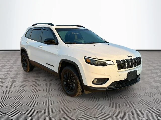 Used 2023 White Jeep Altitude image 1