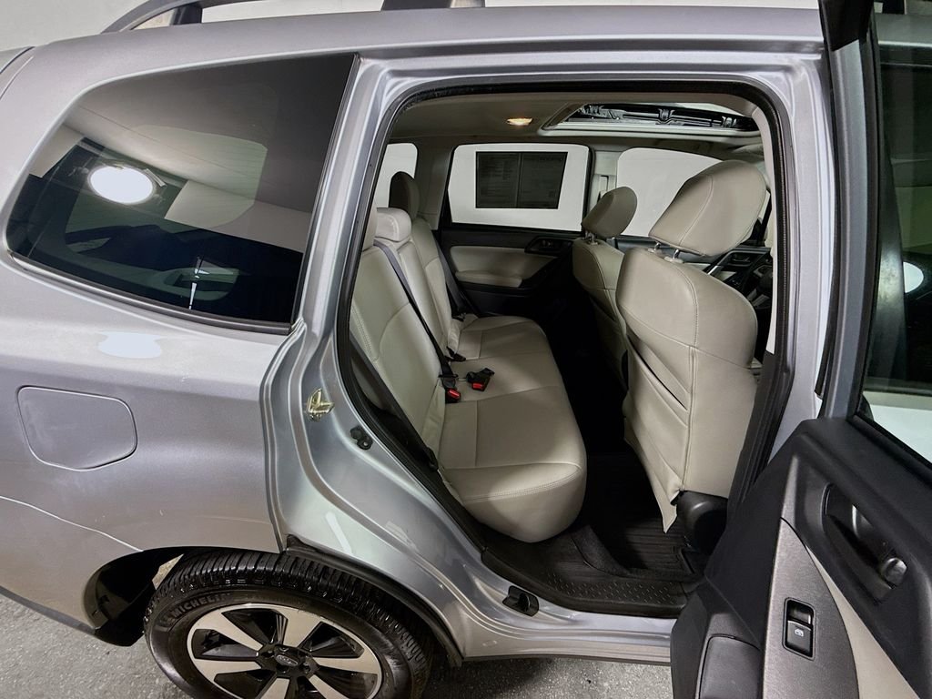 Used 2017 Ice Silver Metallic Subaru Premium image 25