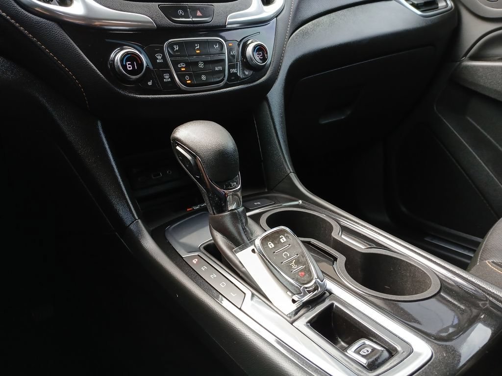 Certified Used 2022 Iridescent Pearl Tricoat Chevrolet Premier image 16