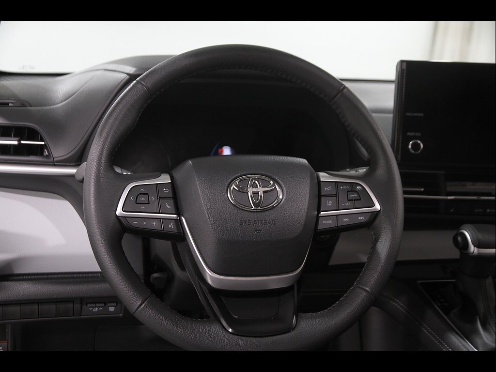 Used 2026 Cypress Toyota XLE 8-Passenger image 7