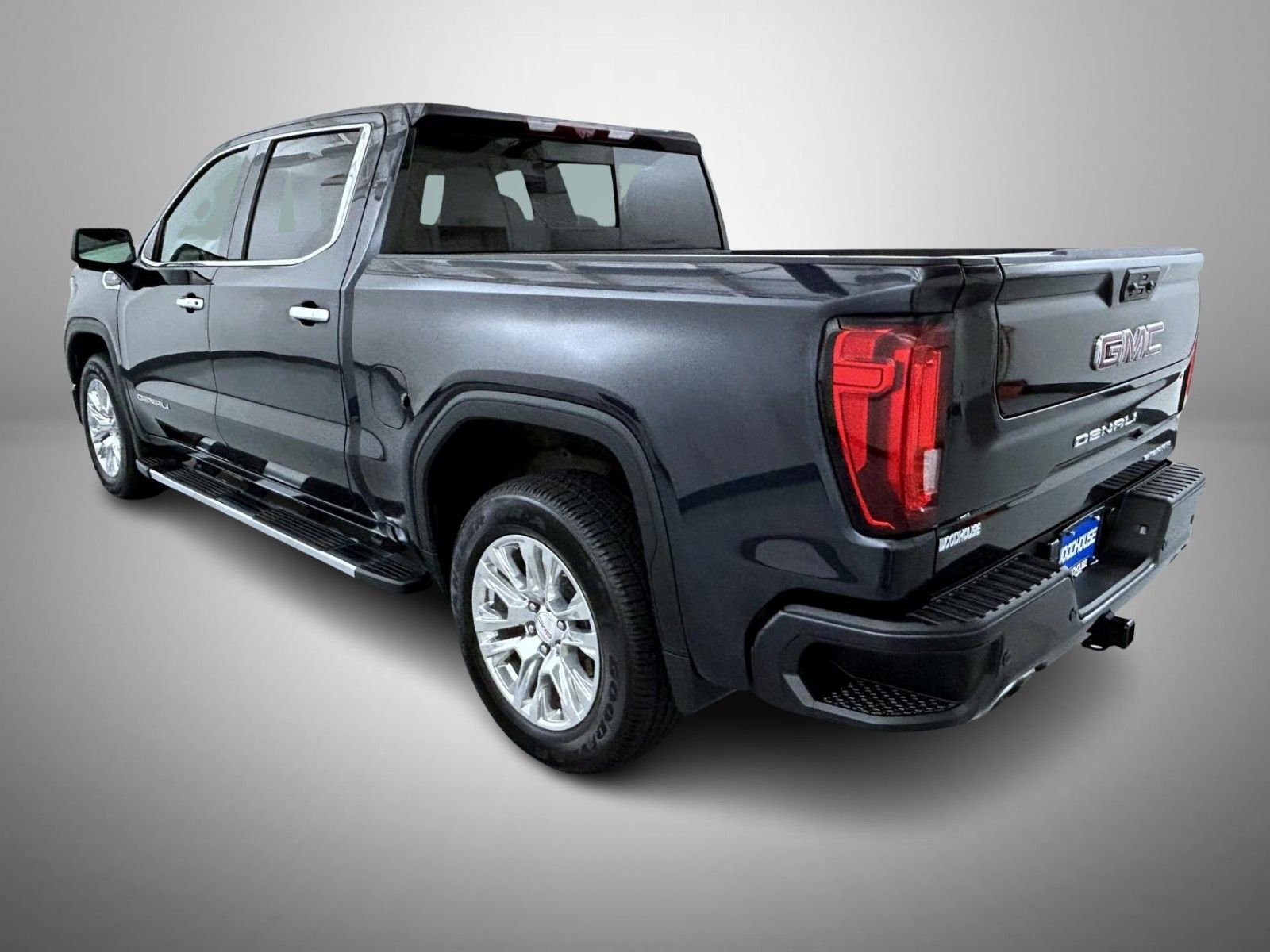 Used 2023 Silver GMC Denali image 7