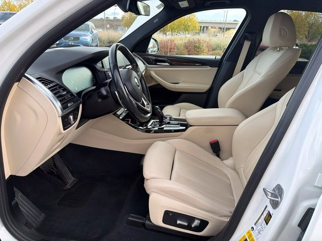 Used 2021 Alpine White BMW xDrive30e image 10