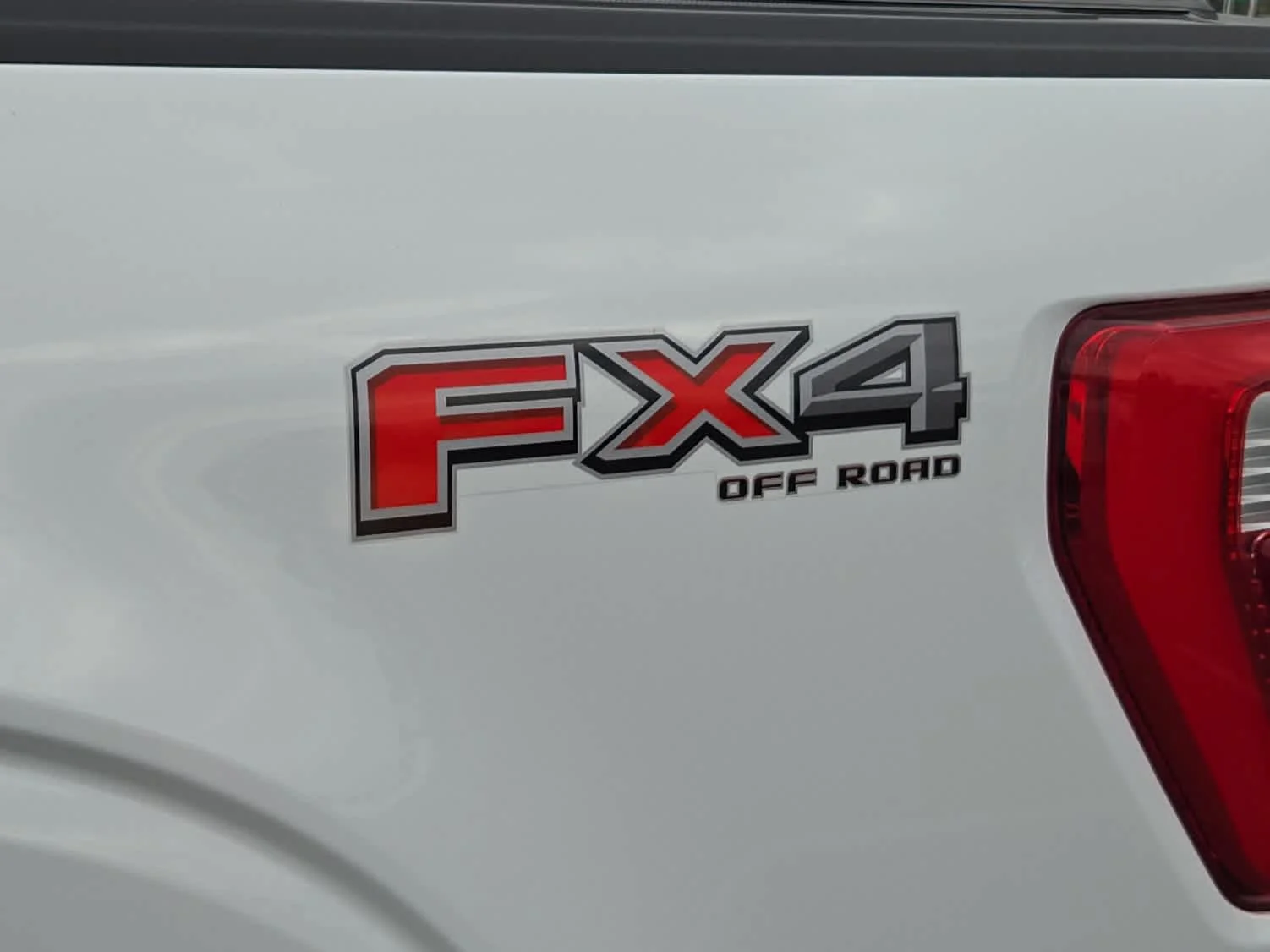 Certified Used 2023 Oxford White Ford LARIAT image 24