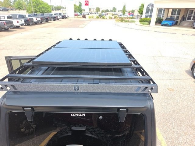 Used 2025 Crystal Metallic Jeep Willys 4xe image 34