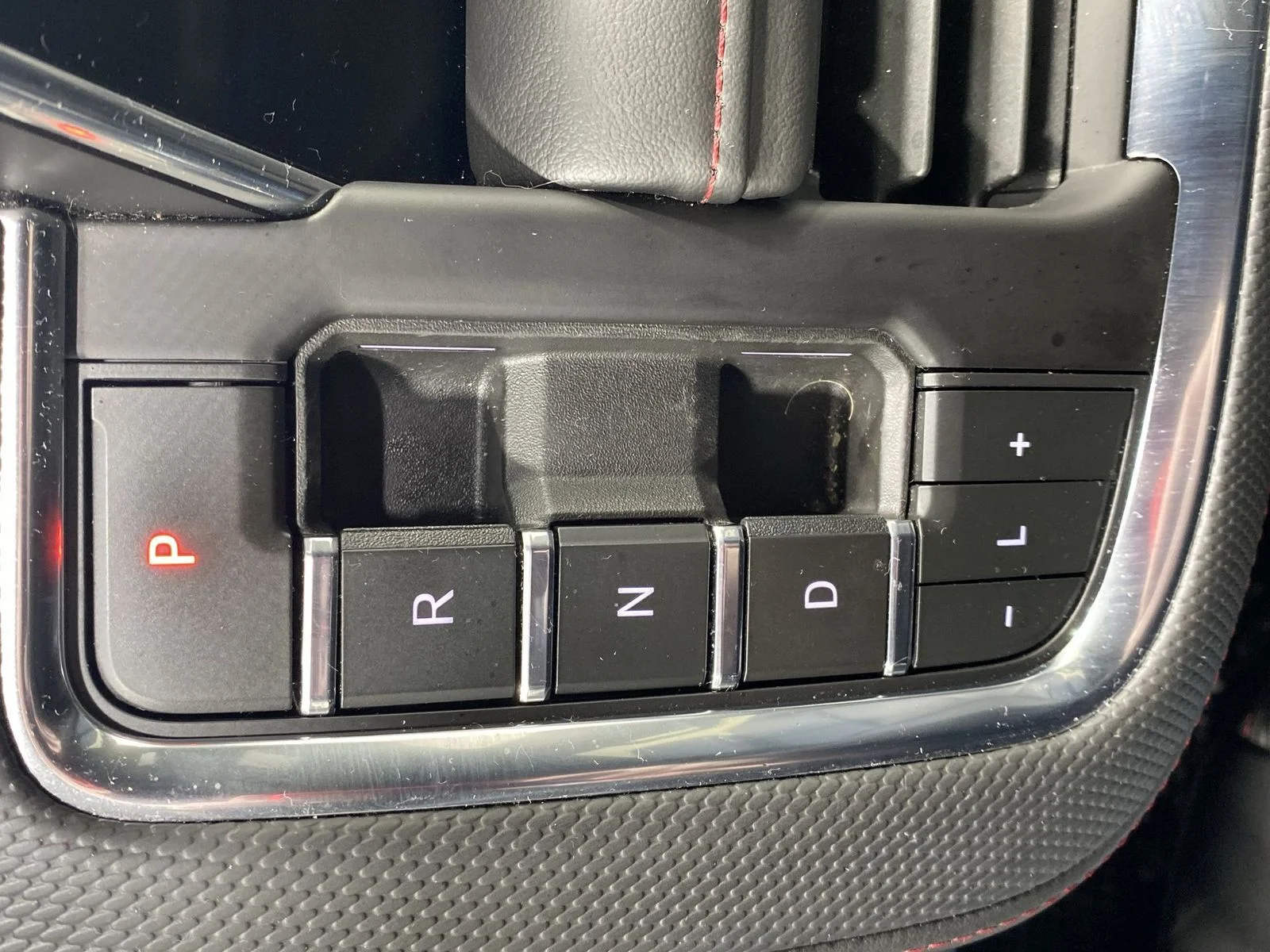 2024 Chevrolet Suburban RST - Photo 20