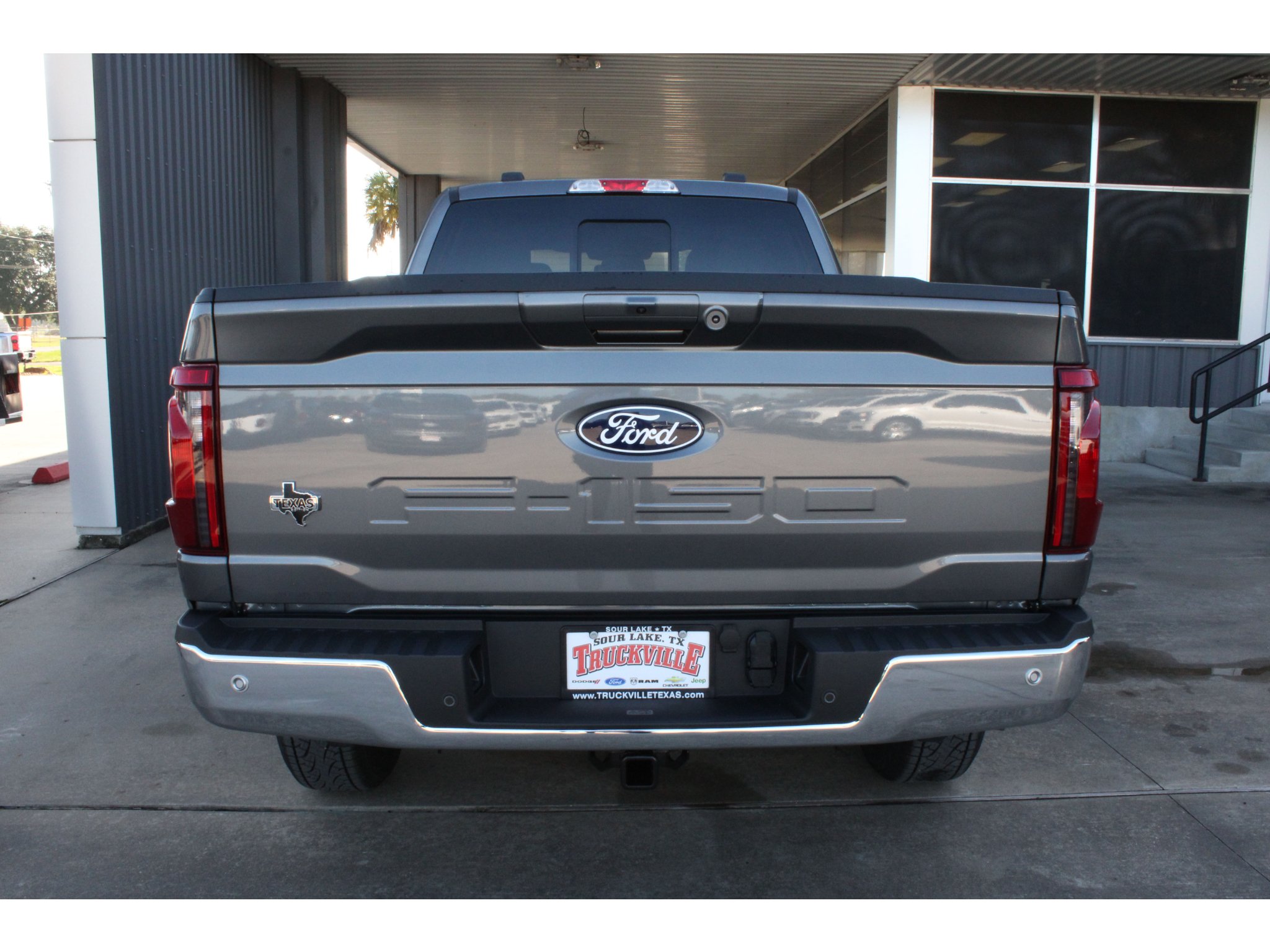 New 2026 Carbonized Gray Metallic Ford XLT image 19