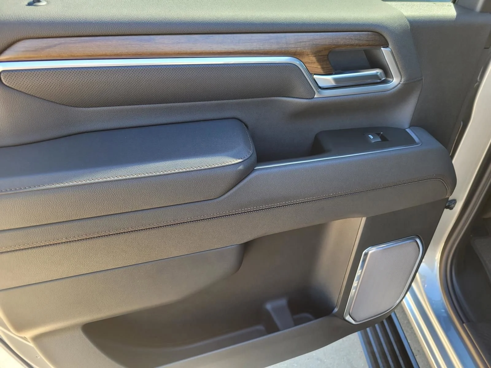 2026 Chevrolet Silverado 2500 HD High Country - Photo 8