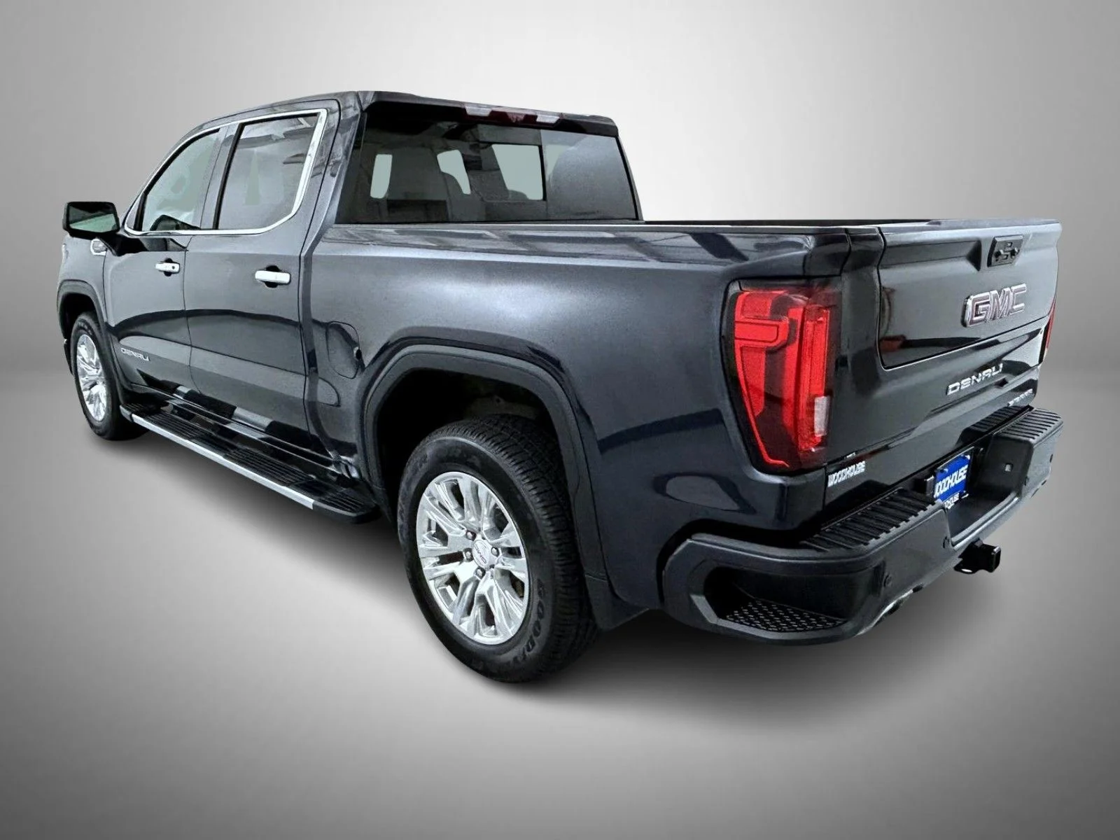 Used 2023 Silver GMC Denali image 7