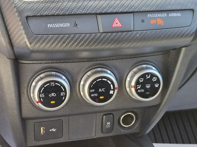 Used 2024 White Mitsubishi  image 27