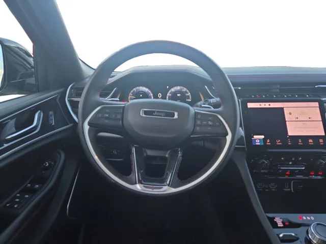 Used 2022 White Jeep Trailhawk image 12