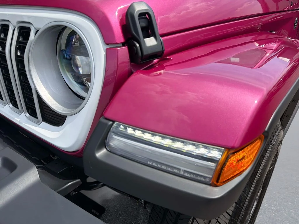 New 2026 Tuscadero Pearl-Coat Exterior Paint Jeep Sahara image 8
