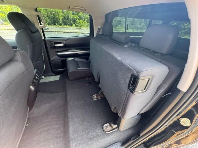 Used 2015 Black Toyota SR5 image 16