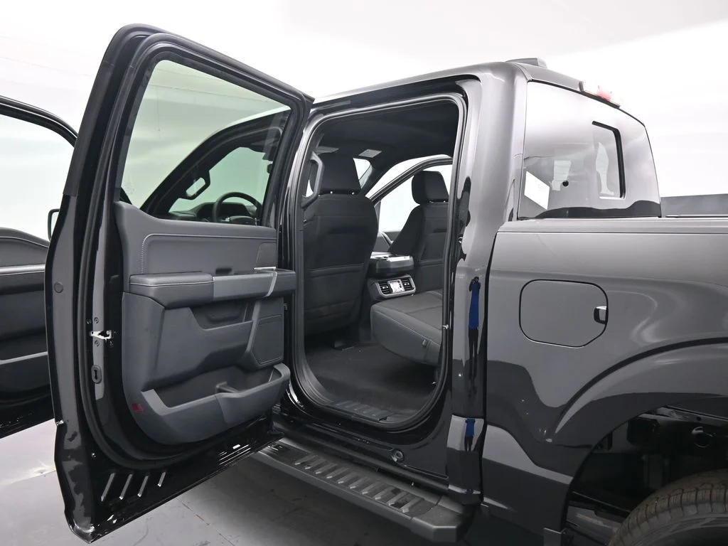 New 2026 Agate Black Metallic Ford XLT image 17