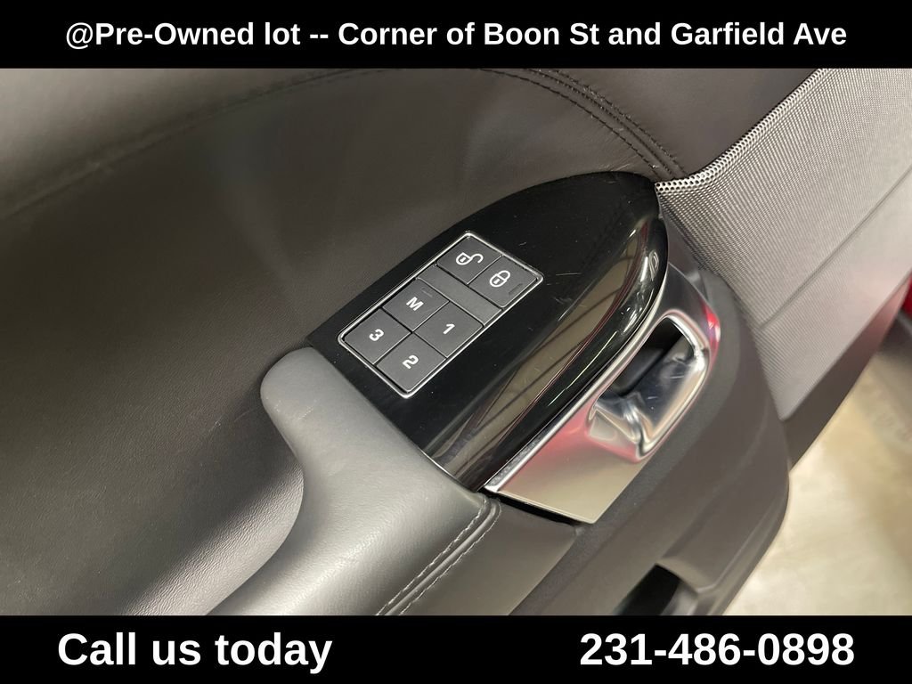 Used 2019  Land Rover HSE Dynamic image 15