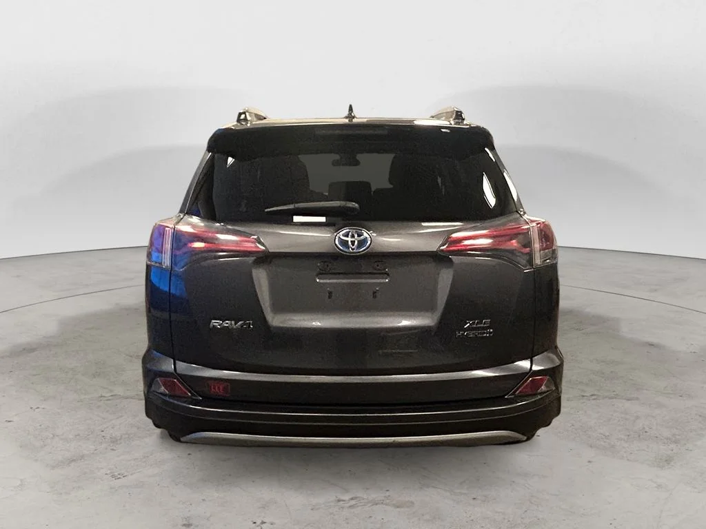 Used 2018 Magnetic Gray Toyota XLE image 4