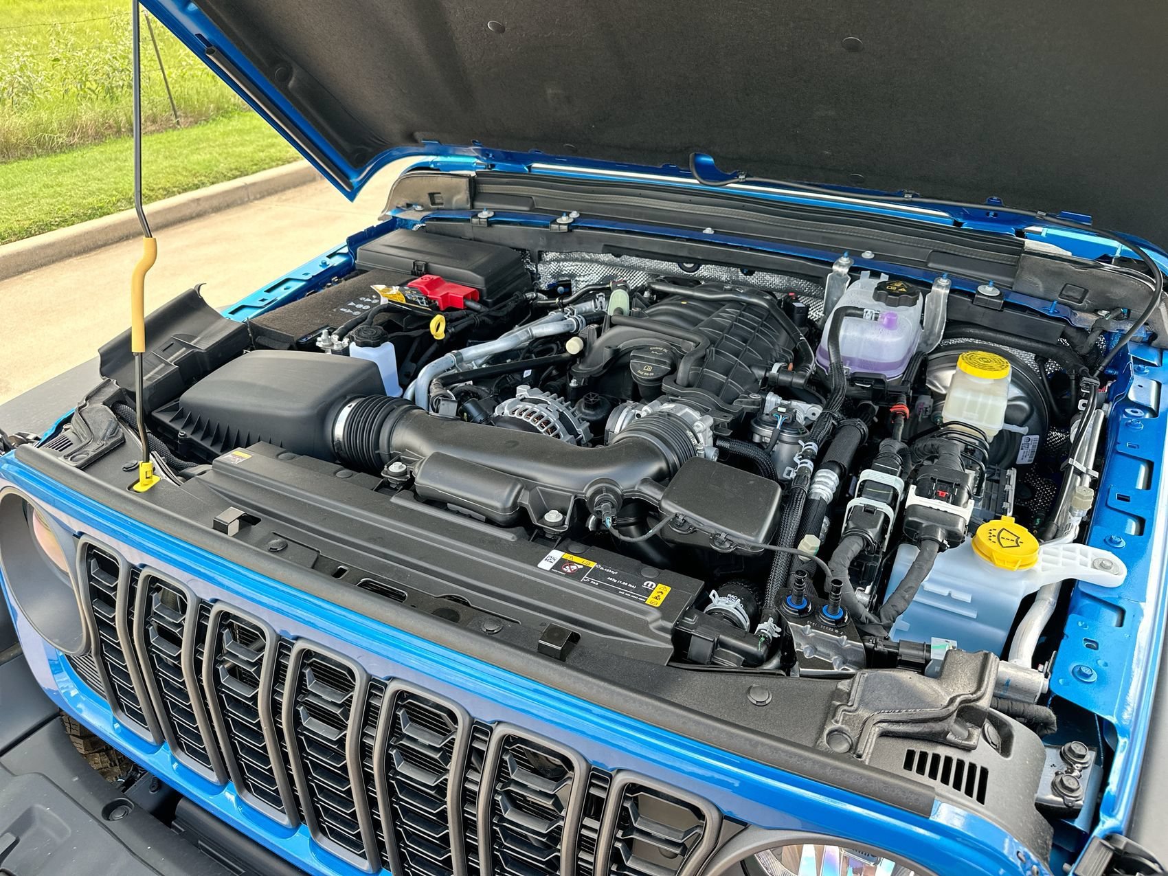New 2024 Hydro Blue Pearlcoat Jeep Sport S image 24