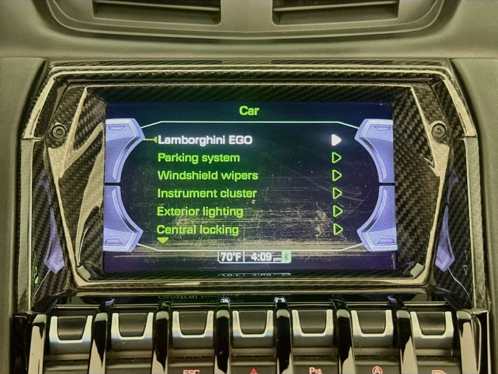 Used 2019  Lamborghini Base image 15