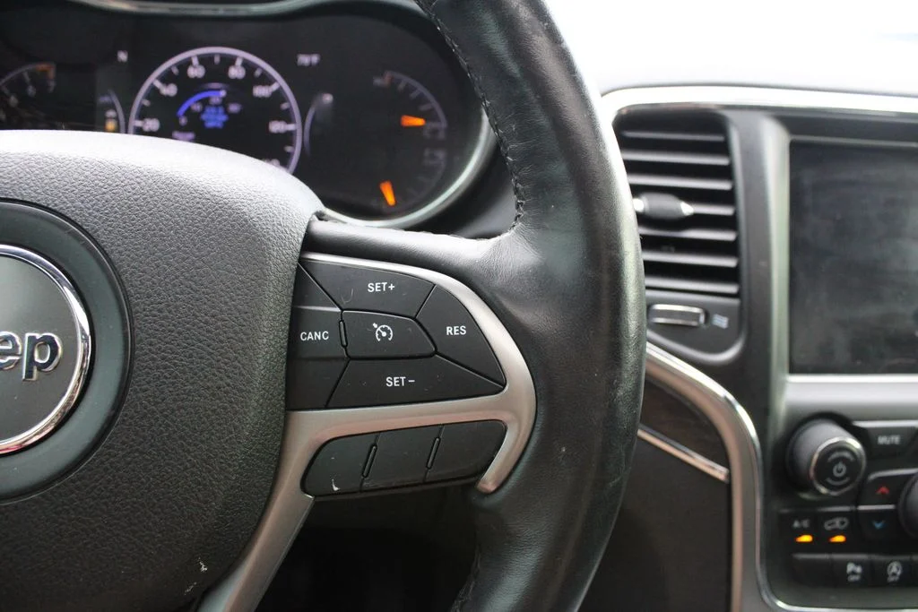 Used 2018 Silver Jeep Limited image 15
