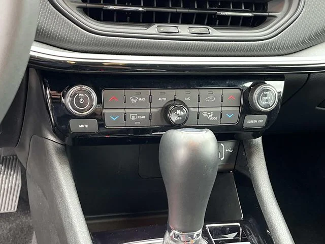 Used 2025 White Jeep Trailhawk image 30