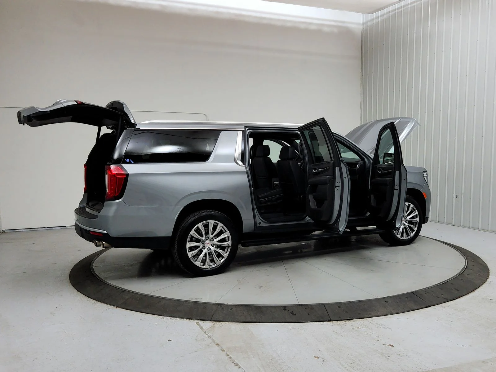 Used 2023 Sterling Metallic GMC Denali image 17