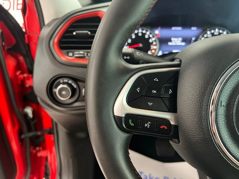 Used 2023 Red Jeep Latitude image 22