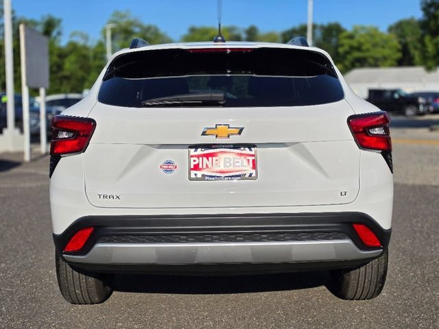 Used 2024 Summit White Chevrolet LT image 19