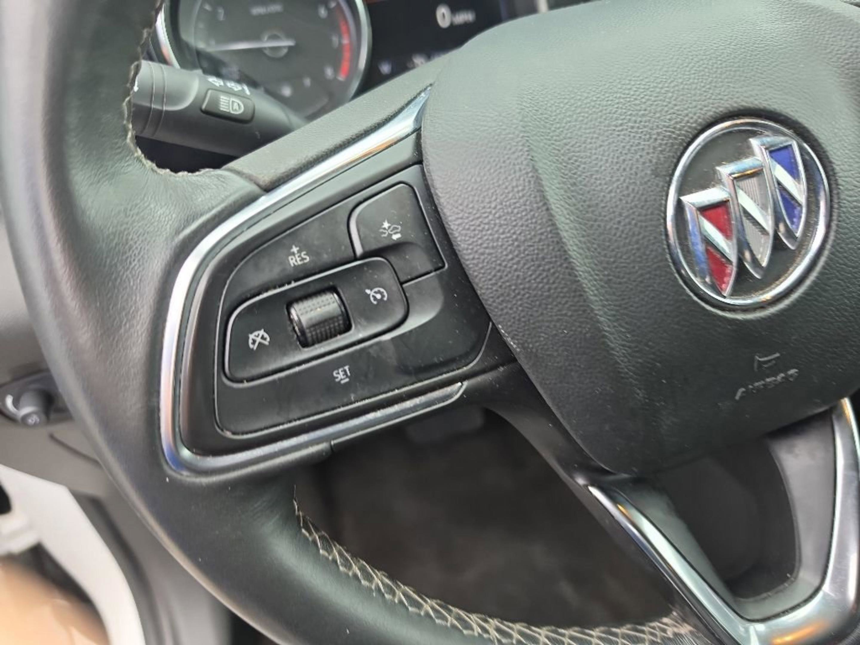 Used 2022 Summit White Buick Select image 20