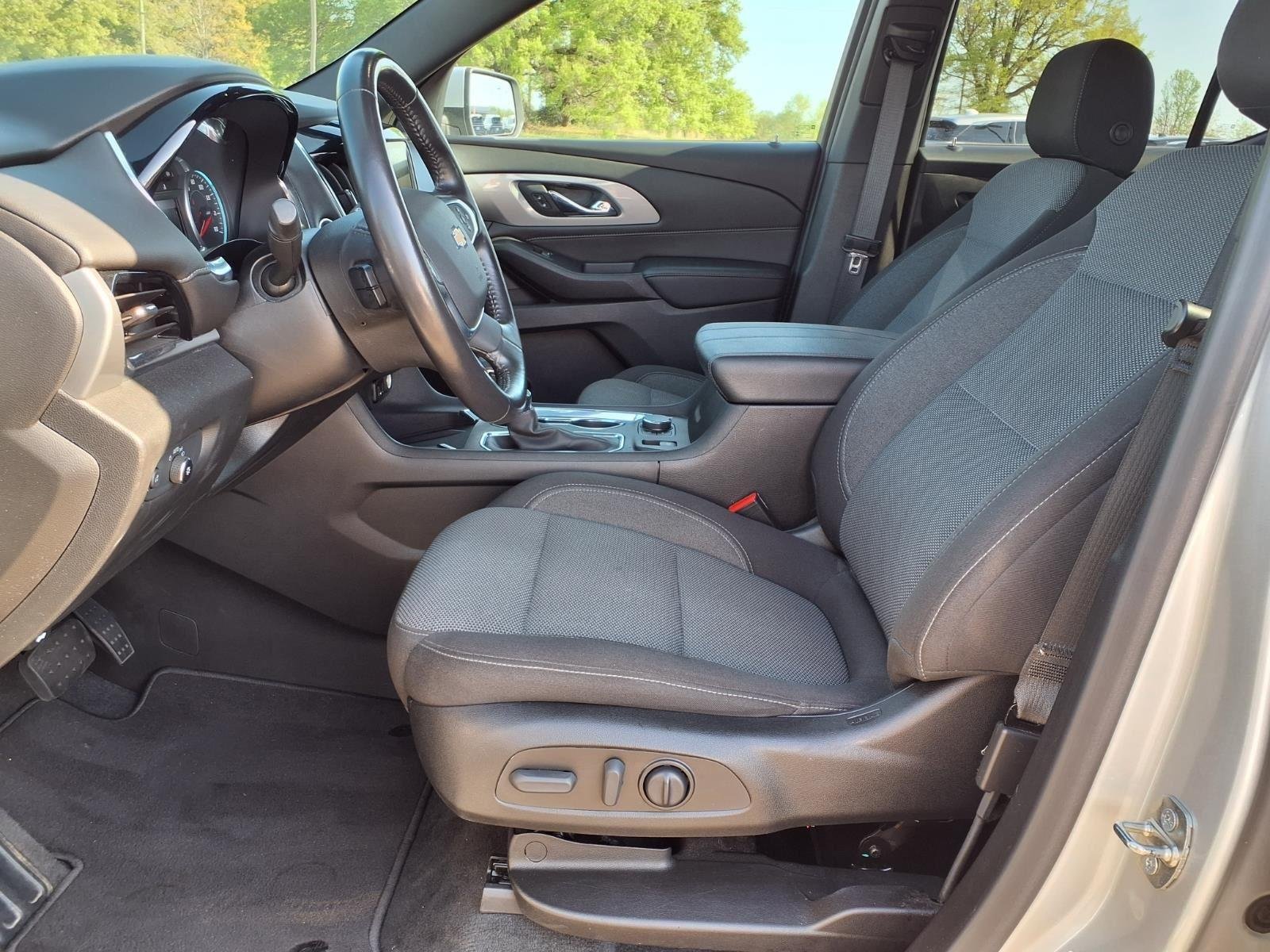 Used 2022 Silver Chevrolet LT Cloth image 20