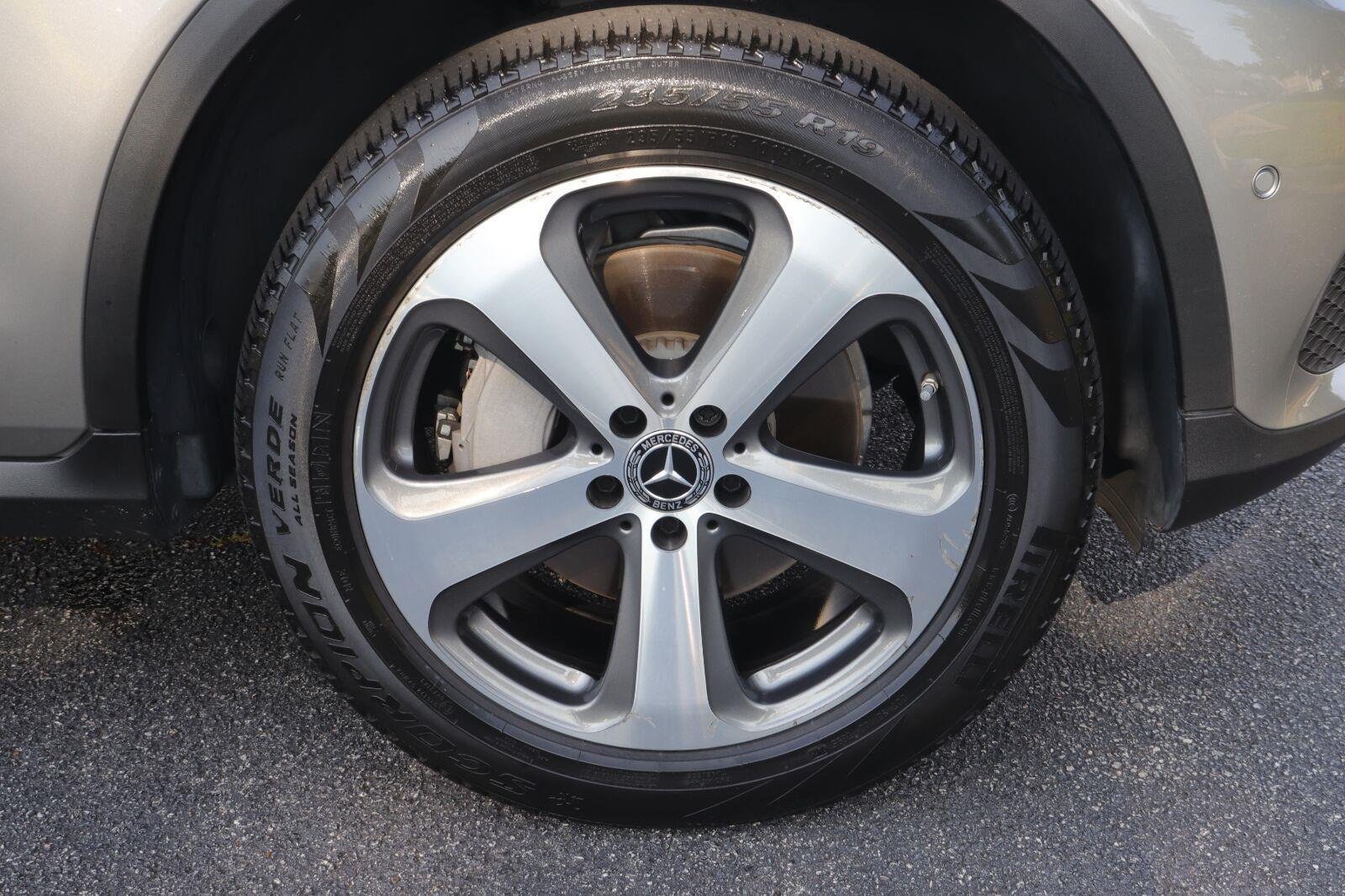 Used 2019 Mojave Silver Metallic Mercedes-Benz GLC 300 image 36